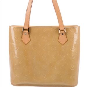 ✨Louis Vuitton Vernis tote! Khaki with zip closure